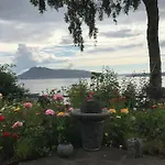 Med Panoramautsikt, Stor Uteplass Og 100 M Fra Badestrand *