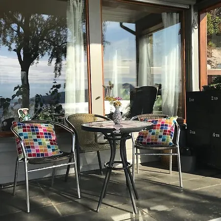 Med Panoramautsikt, Stor Uteplass Og 100 M Fra Badestrand Villa