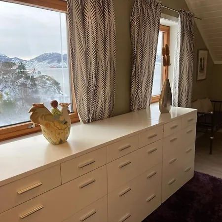 Med Panoramautsikt, Stor Uteplass Og 100 M Fra Badestrand *