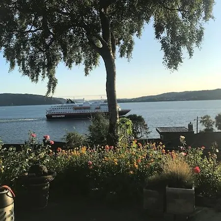 Med Panoramautsikt, Stor Uteplass Og 100 M Fra Badestrand Villa