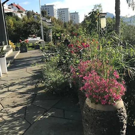 Med Panoramautsikt, Stor Uteplass Og 100 M Fra Badestrand Villa