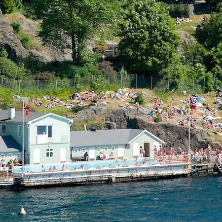 Med Panoramautsikt, Stor Uteplass Og 100 M Fra Badestrand Bergen