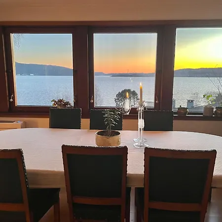 Med Panoramautsikt, Stor Uteplass Og 100 M Fra Badestrand Bergen