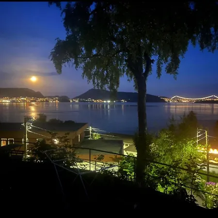 Villa Med Panoramautsikt, Stor Uteplass Og 100 M Fra Badestrand *