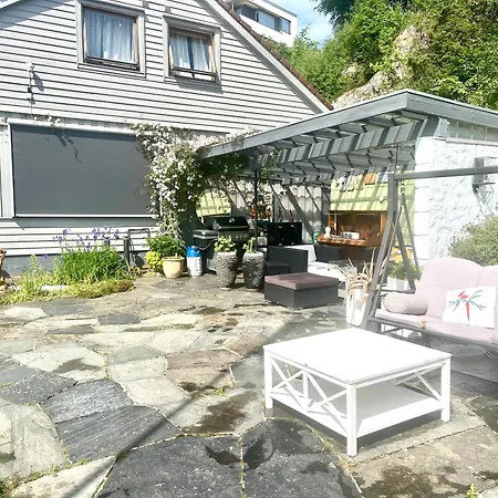 Med Panoramautsikt, Stor Uteplass Og 100 M Fra Badestrand Villa
