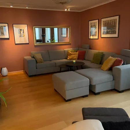 Med Panoramautsikt, Stor Uteplass Og 100 M Fra Badestrand * Bergen