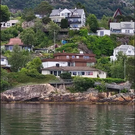 Villa Med Panoramautsikt, Stor Uteplass Og 100 M Fra Badestrand *