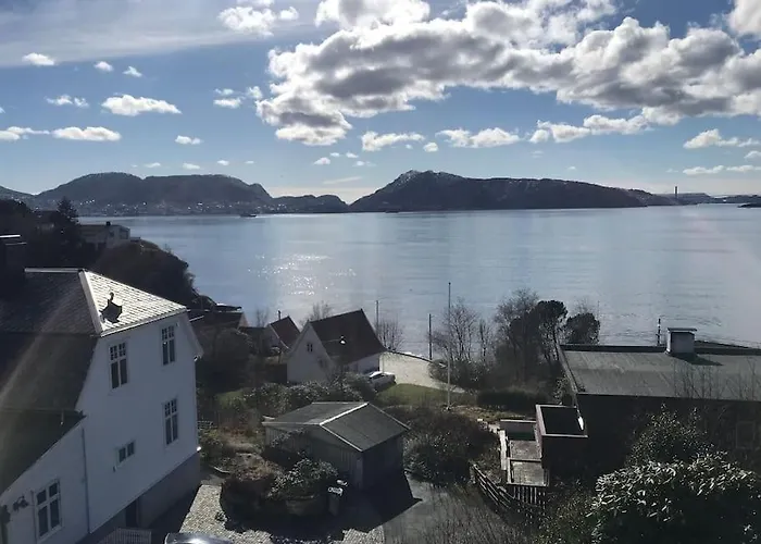 Med Panoramautsikt, Stor Uteplass Og 100 M Fra Badestrand Villa *