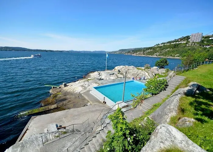 Villa Med Panoramautsikt, Stor Uteplass Og 100 M Fra Badestrand Bergen