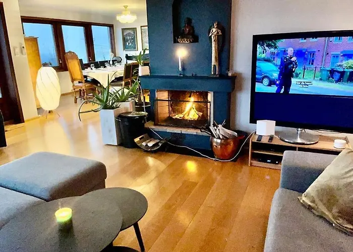 Med Panoramautsikt, Stor Uteplass Og 100 M Fra Badestrand Bergen