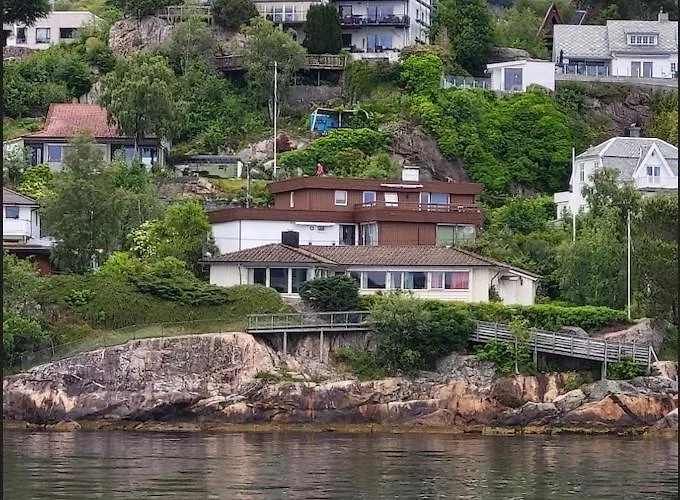 Villa Med Panoramautsikt, Stor Uteplass Og 100 M Fra Badestrand *