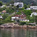 Villa Med Panoramautsikt, Stor Uteplass Og 100 M Fra Badestrand *